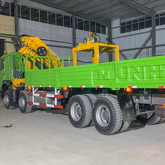Caminhão de carga Sinotruk HOWO 8X4 com guindaste montado em guindaste de lança articulada de 12 toneladas